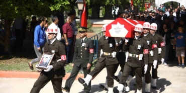 sehit-annesi-benim-oglum-burada-yatarken-anneler-gunu-gelmis-neyimize-bizim-9D2OpjPD.jpg