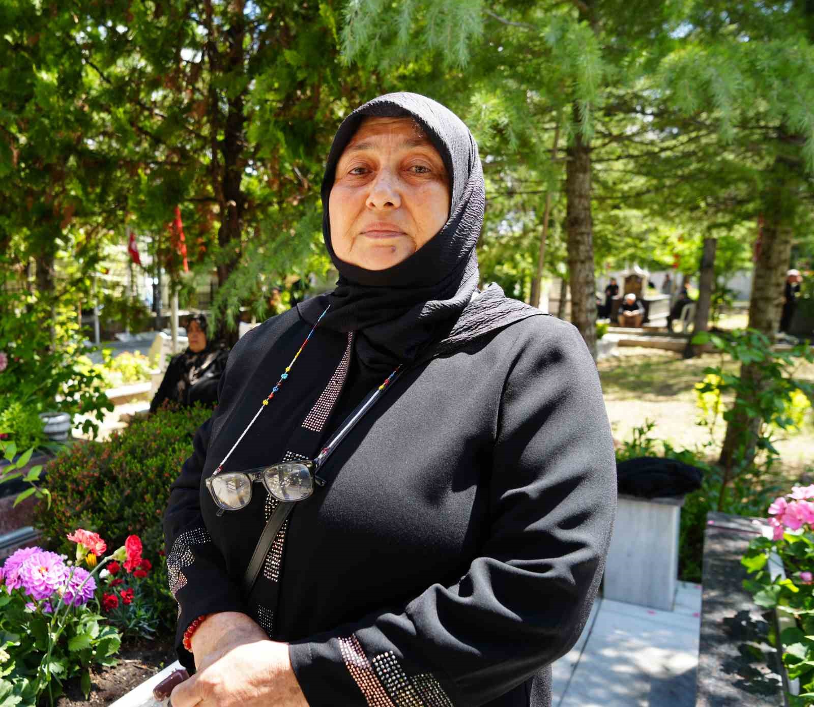 sehit annesinden yurek burkan sozler gelmesem kustu zannediyorum 7 WuTERK4P