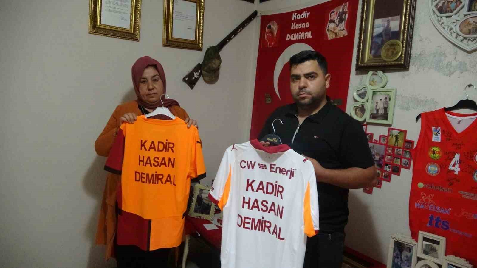 sehit annesinin galatasaray formasi istegi yerine getirildi 2 bCGPV6vj