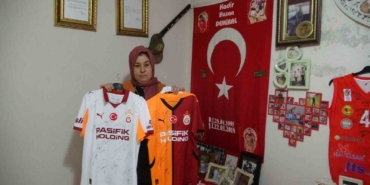 sehit-annesinin-galatasaray-formasi-istegi-yerine-getirildi-97Nfv2L9.jpg