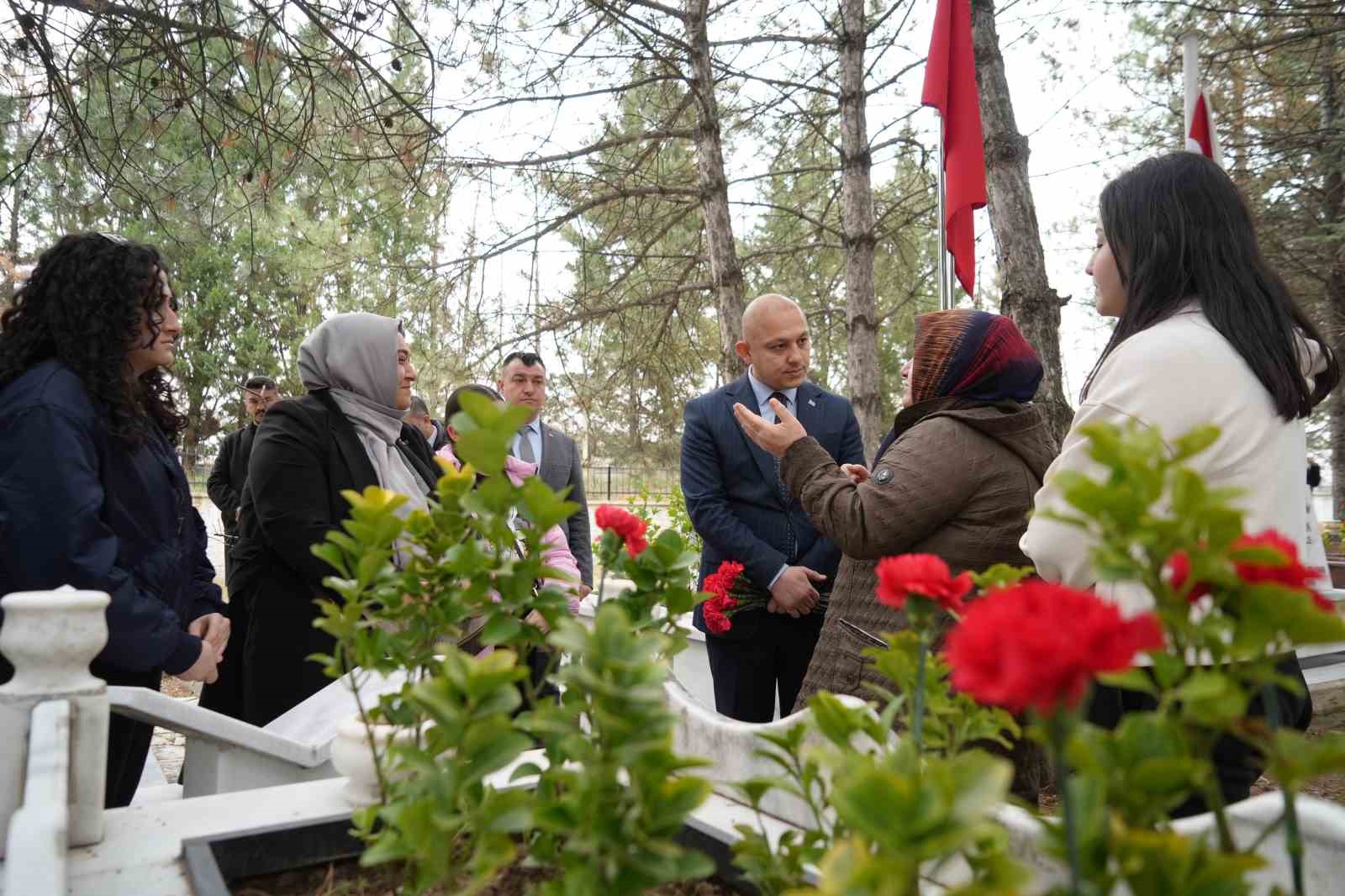 Şehit annesinin sözleri yürekleri burktu, Vali gözyaşlarını tutamadı 7 sehit annesinin sozleri yurekleri burktu vali gozyaslarini tutamadi 3 jdt4AEvX