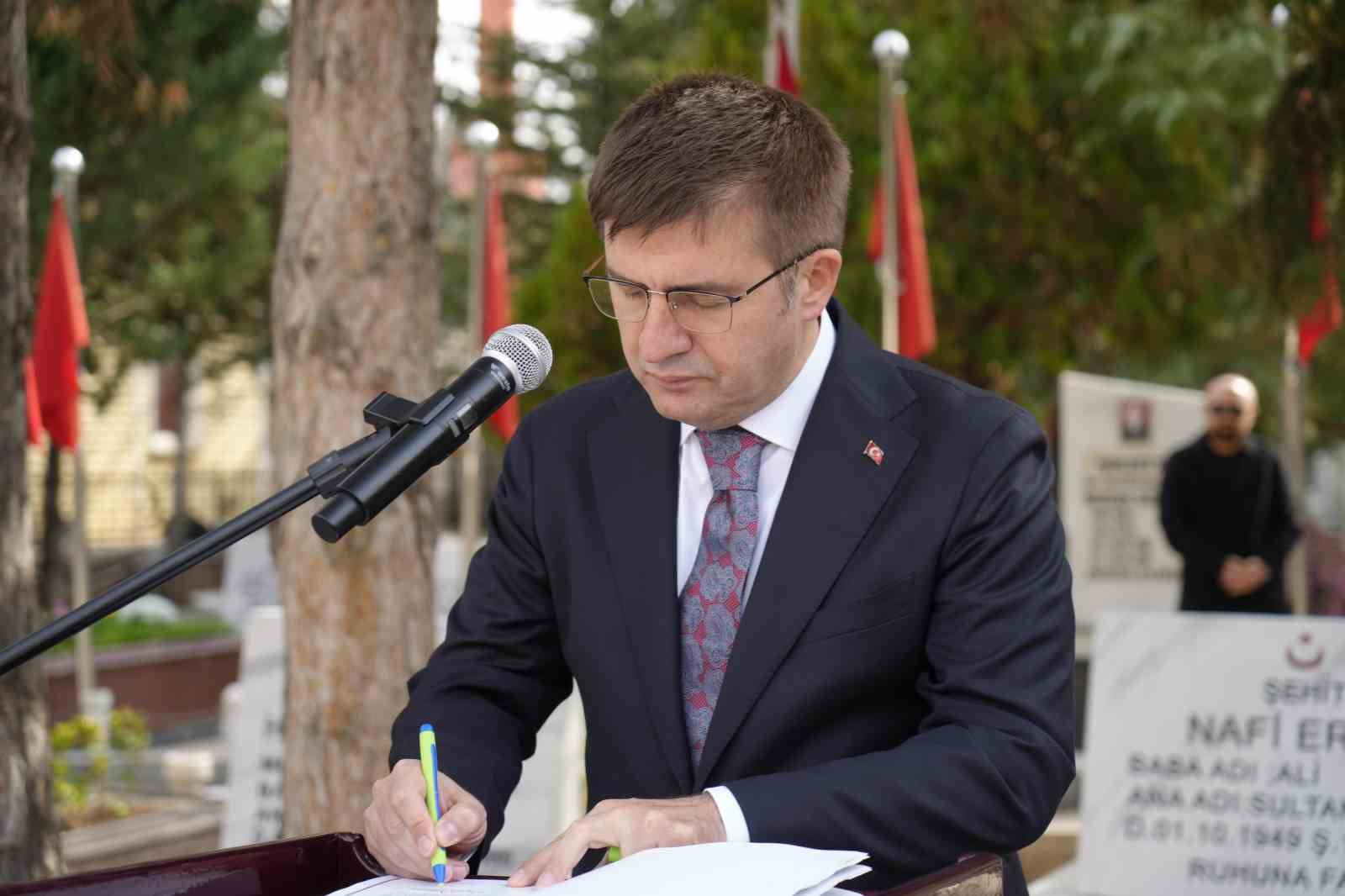 Şehit annesinin sözleri yürekleri burktu, Vali gözyaşlarını tutamadı 8 sehit annesinin sozleri yurekleri burktu vali gozyaslarini tutamadi 4 HWsXVY59