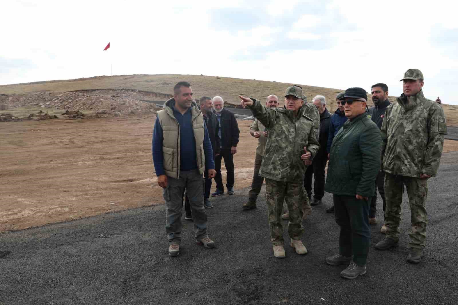 sehit arkadaslarinin hatirasina 2 bin 400 rakimli tepeye agac diktiler 1