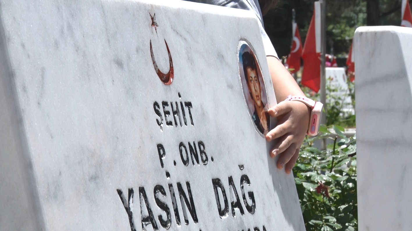 sehit babalarinin buruk babalar gunu o bize gelemiyor biz ona geldik 0 6QW3CX82