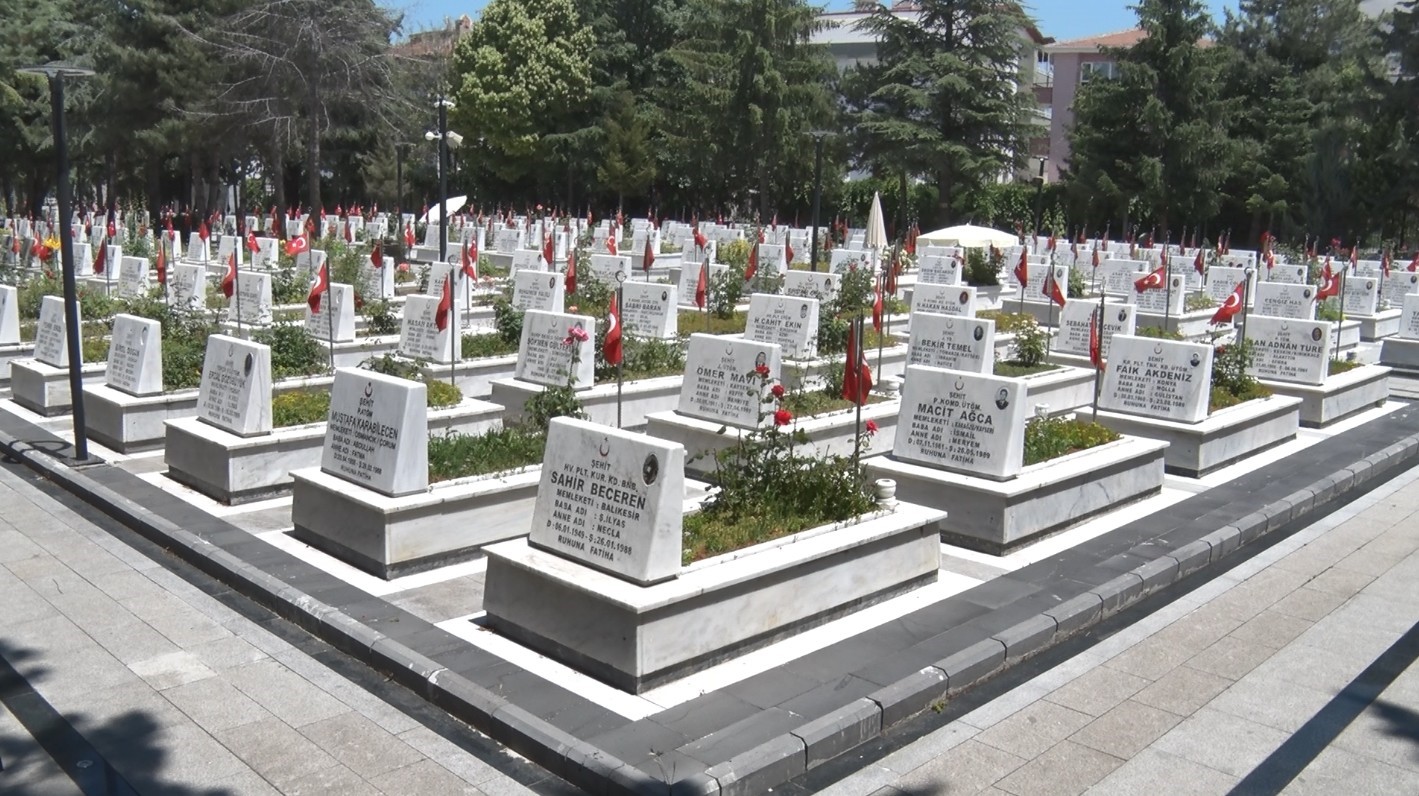 sehit babalarinin buruk babalar gunu o bize gelemiyor biz ona geldik 4 izSWFsqO