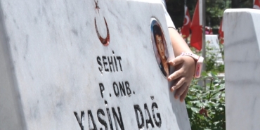sehit-babalarinin-buruk-babalar-gunu-o-bize-gelemiyor-biz-ona-geldik-ABuhrSza.jpg