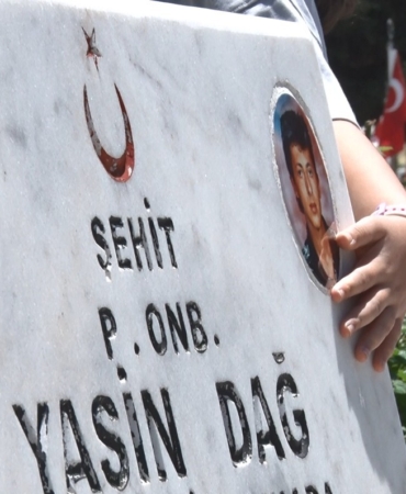sehit-babalarinin-buruk-babalar-gunu-o-bize-gelemiyor-biz-ona-geldik-ABuhrSza.jpg