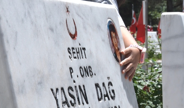 sehit-babalarinin-buruk-babalar-gunu-o-bize-gelemiyor-biz-ona-geldik-ABuhrSza.jpg