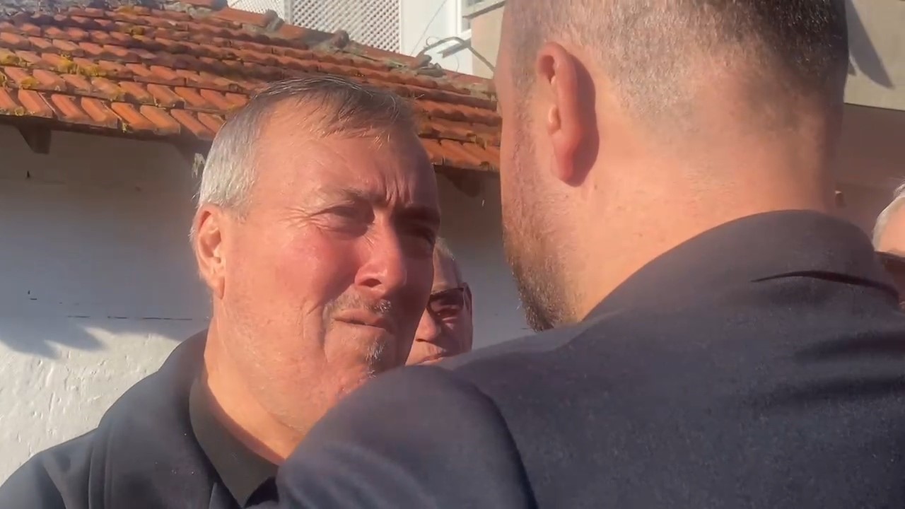 sehit babasi mhpli baskana sarilip beni devlet bahceliye goturun dedi 1 h4TbVJIN