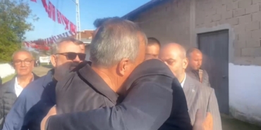 sehit-babasi-mhpli-baskana-sarilip-beni-devlet-bahceliye-goturun-dedi-MUgqpLhU.jpg