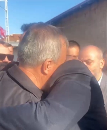 sehit-babasi-mhpli-baskana-sarilip-beni-devlet-bahceliye-goturun-dedi-MUgqpLhU.jpg