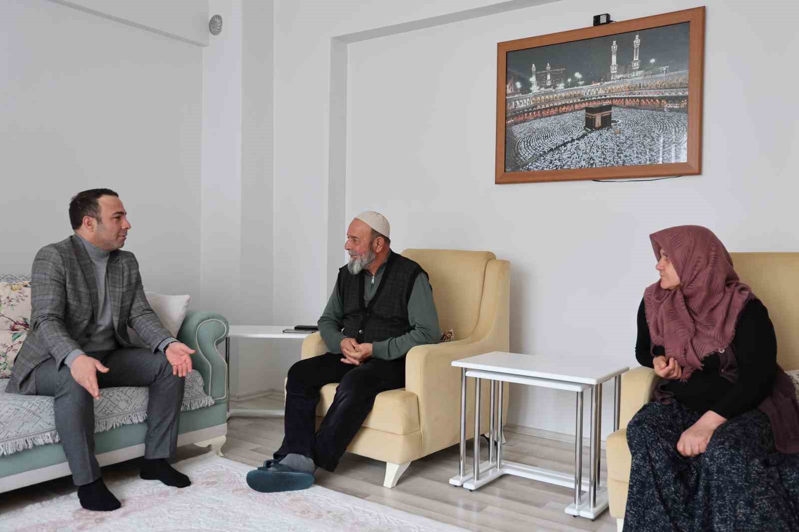 sehit babasi oglundan kalan koleksiyona gozu gibi bakiyor 6 UvFyJvHA