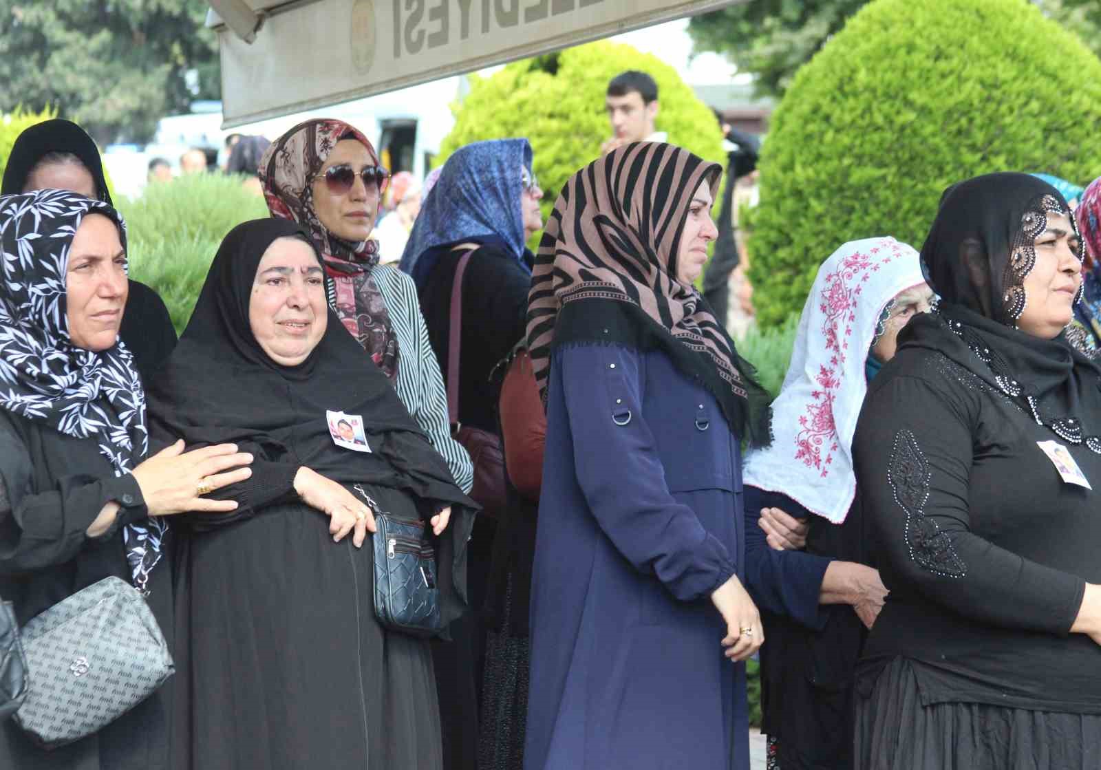 sehit babasi yurekleri dagladi oglunun tabutuna kosup optu 6 zMHQcRvv