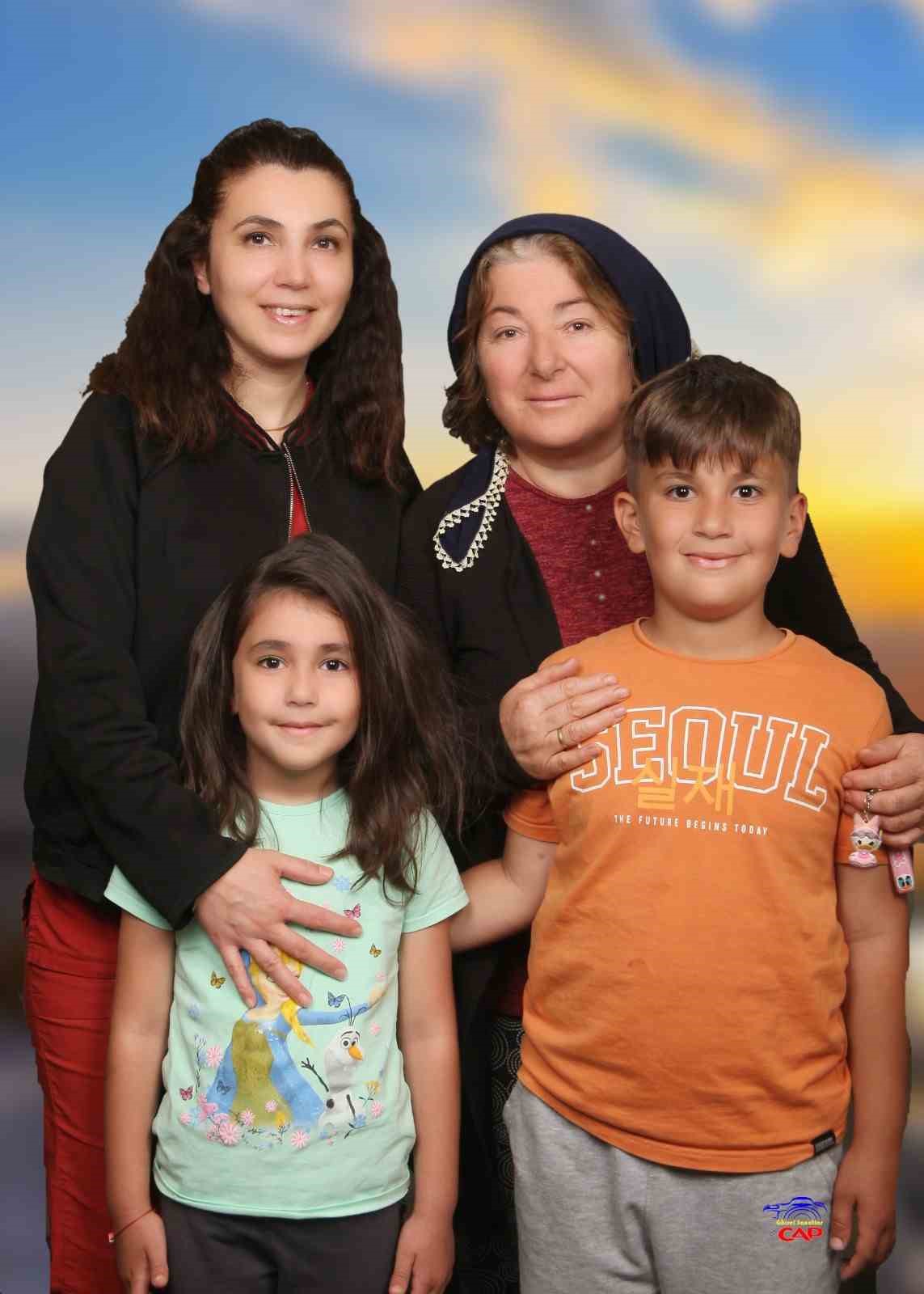 sehit babasini oyuncagina sarilarak bekledi 7 pOvFFnH6