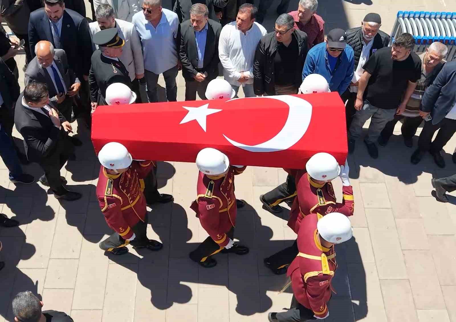 sehit babasinin gururlu durusu ben de sehit babasi oldum 10