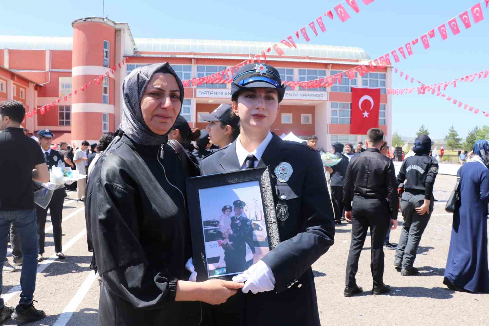 sehit babasinin izinden giderek polis oldu 2 6mAhlU4P