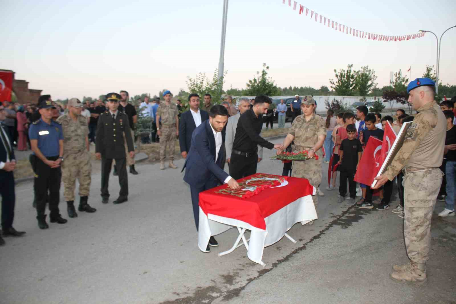 sehit binbasi arslan kulaksiz saldiriya ugradigi caddede anildi 1 VFFCR4MH