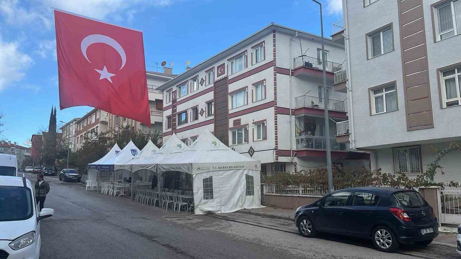sehit cem dolapcinin evinin onune taziye cadiri kuruldu 0 rt58pzla