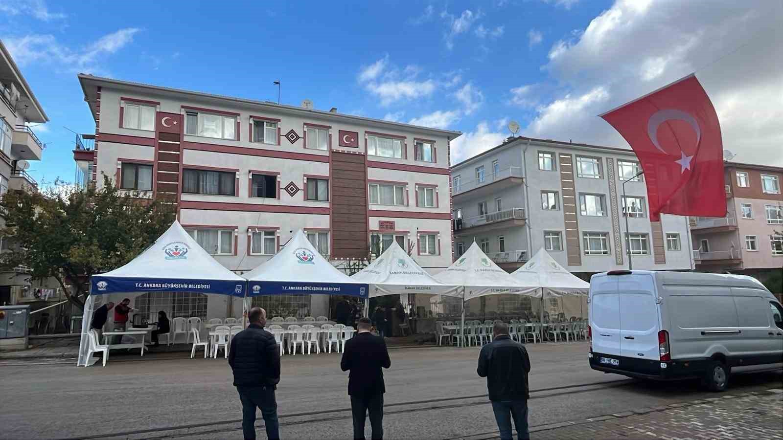 sehit cem dolapcinin evinin onune taziye cadiri kuruldu 1