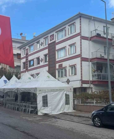 sehit-cem-dolapcinin-evinin-onune-taziye-cadiri-kuruldu-GDplYlhI.jpg