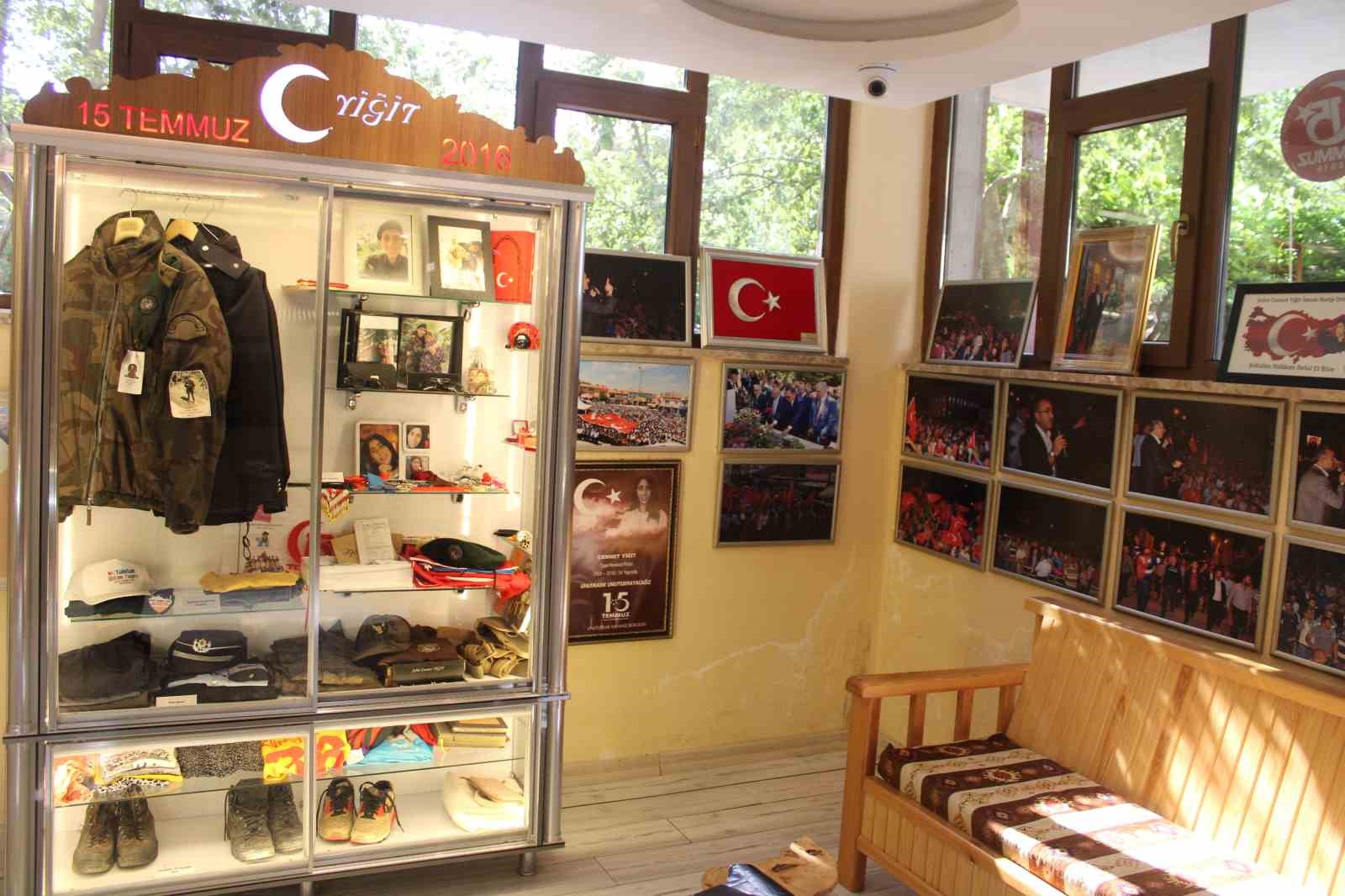 Şehit Cennet Yiğit’in babası Yahya Yiğit: "15 Temmuz, Türkiye Cumhuriyeti’nin ayaklarındaki prangayı kırıp attığı günün adıdır" 12 sehit cennet yigitin babasi yahya yigit 15 temmuz turkiye cumhuriyetinin ayaklarindaki prangayi kirip attigi vzmQ1jEi