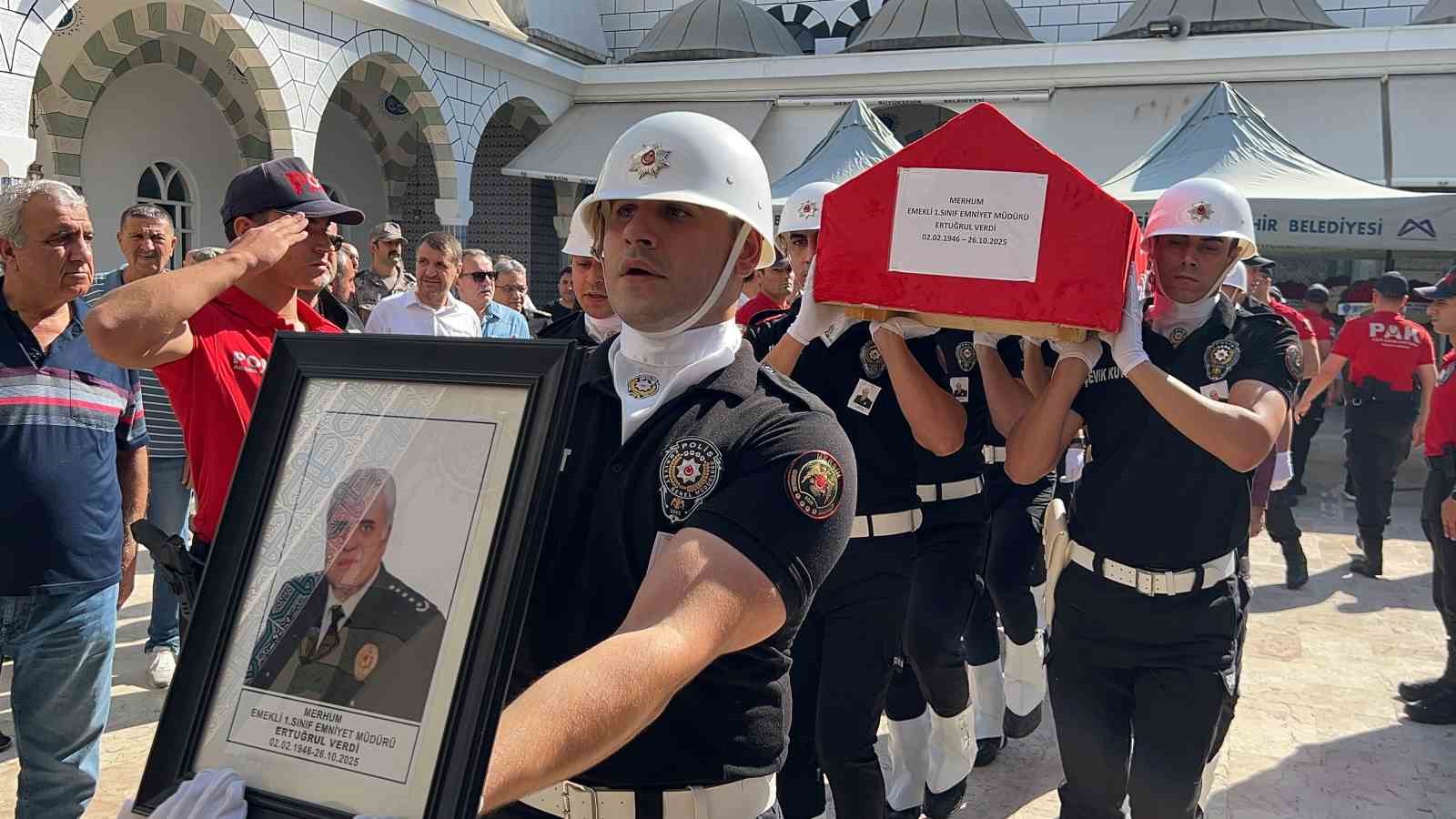 sehit emniyet muduru altug verdinin babasi mersinde topraga verildi 0