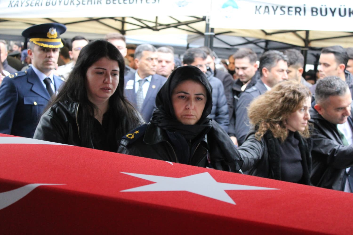 sehit esini askeri montuyla son yolculuguna ugurladi 2 caDIQCiC