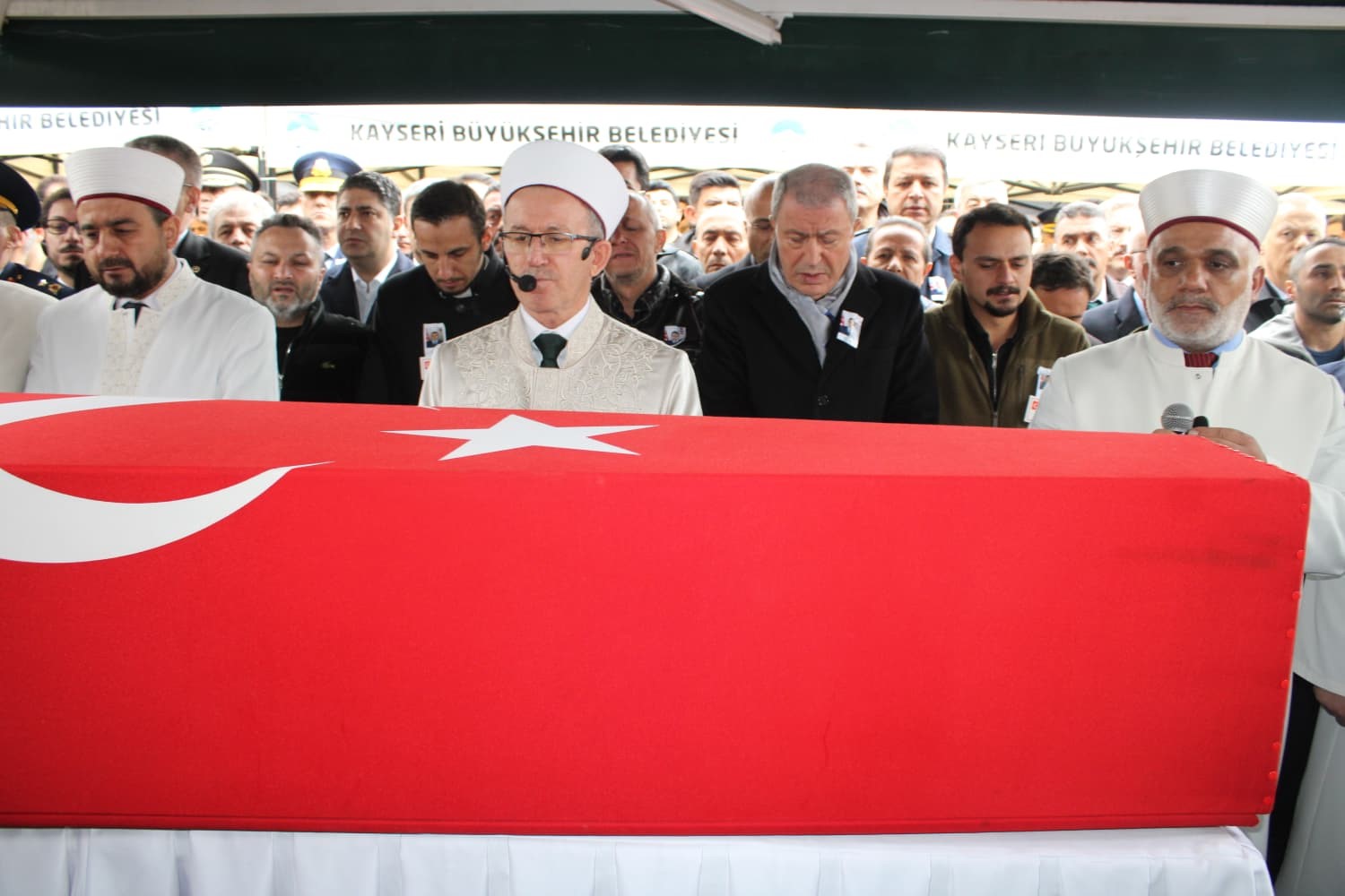 sehit esini askeri montuyla son yolculuguna ugurladi 4 8eijZMbB