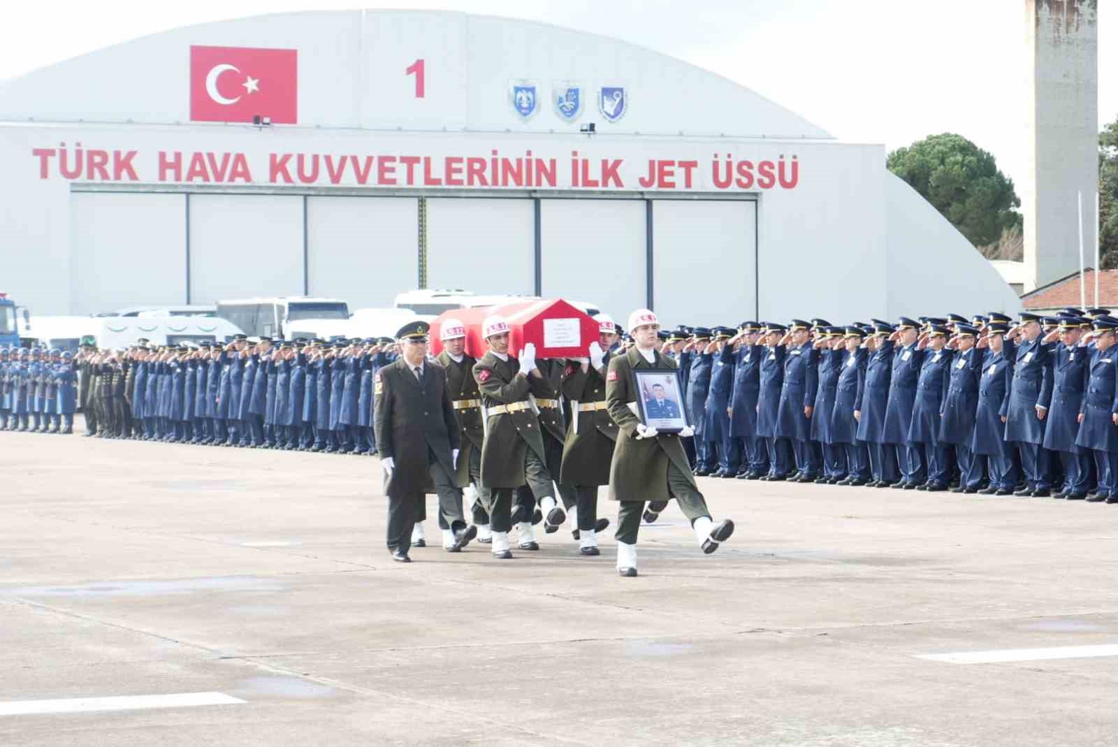 sehit f 16 pilotunun cenazesi memleketine ugurlandi 3 U5huRhBK