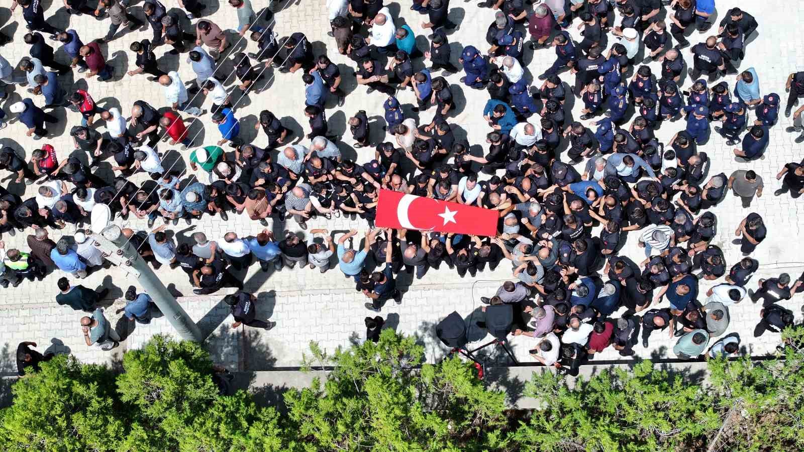 sehit itfaiye eri mehmet tekeli son yolculuguna ugurlandi 1 gXWHuTiD