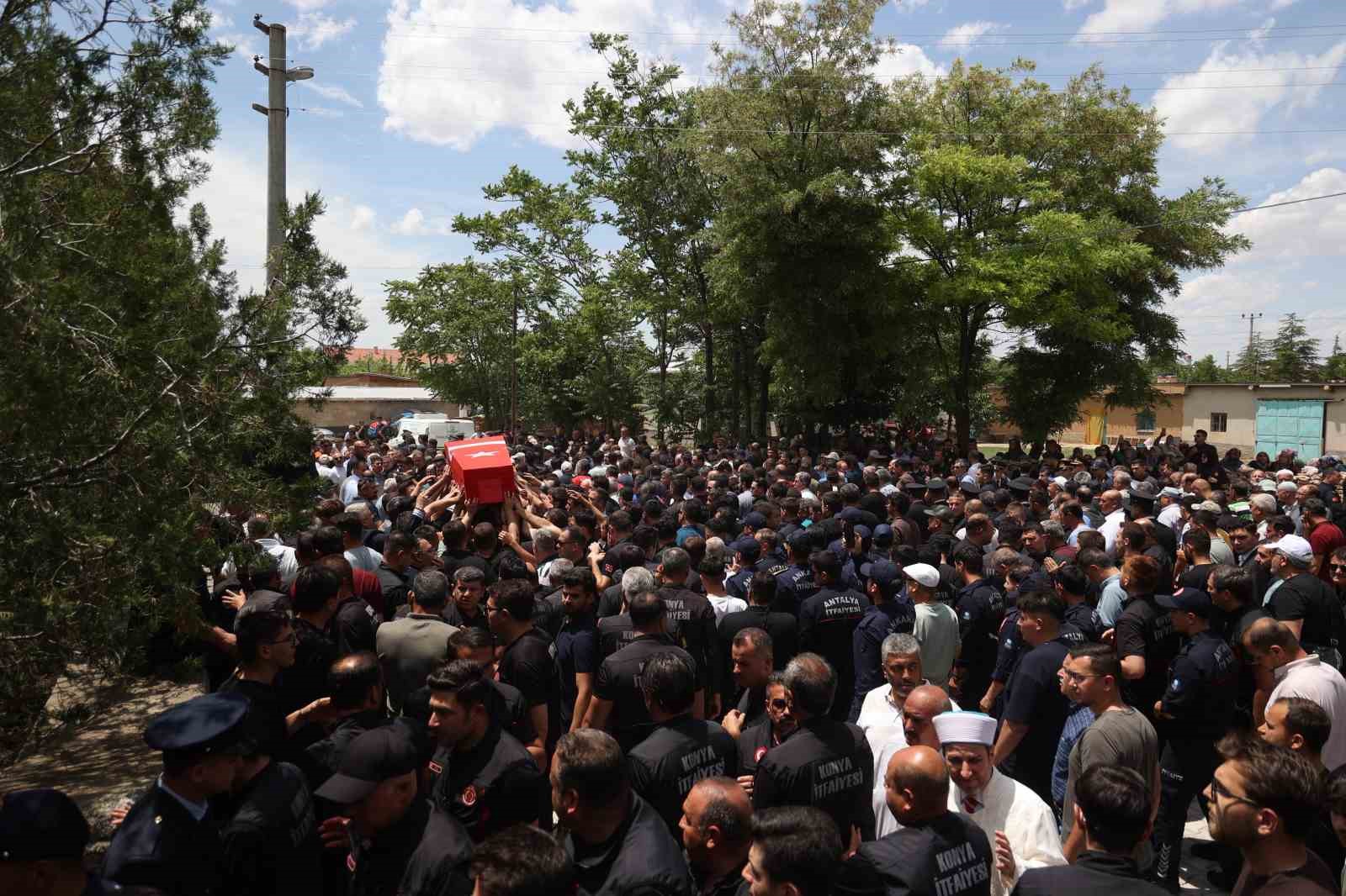 sehit itfaiye eri mehmet tekeli son yolculuguna ugurlandi 2 3RQKwUDi