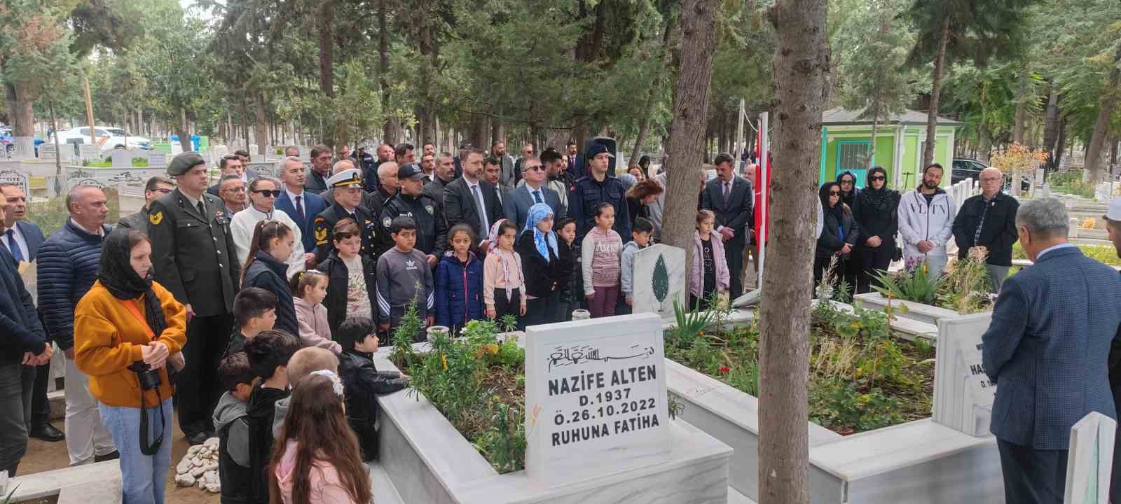 sehit nese ogretmen ve babasi mezari basinda anildi 0 NEuZjL2y