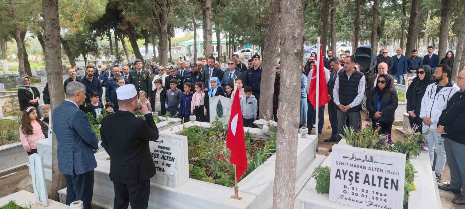 sehit nese ogretmen ve babasi mezari basinda anildi 1