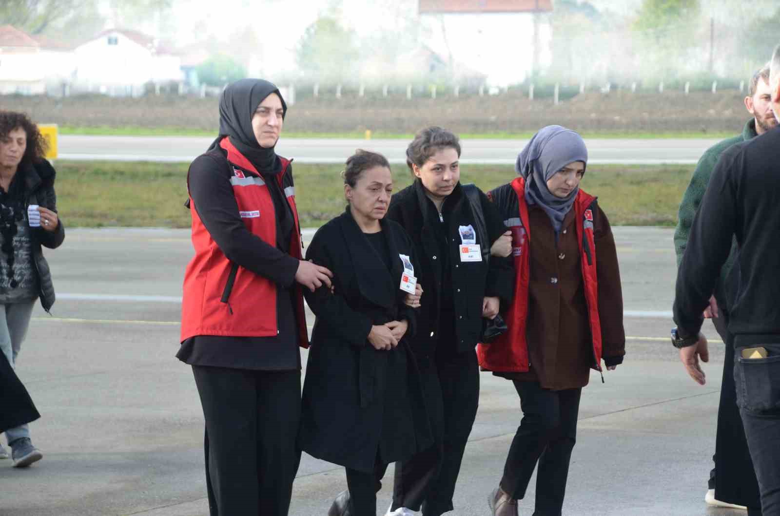 sehit nuri ozcanin naasi zonguldak havalimaninda karsilandi 4 blbW9HRc