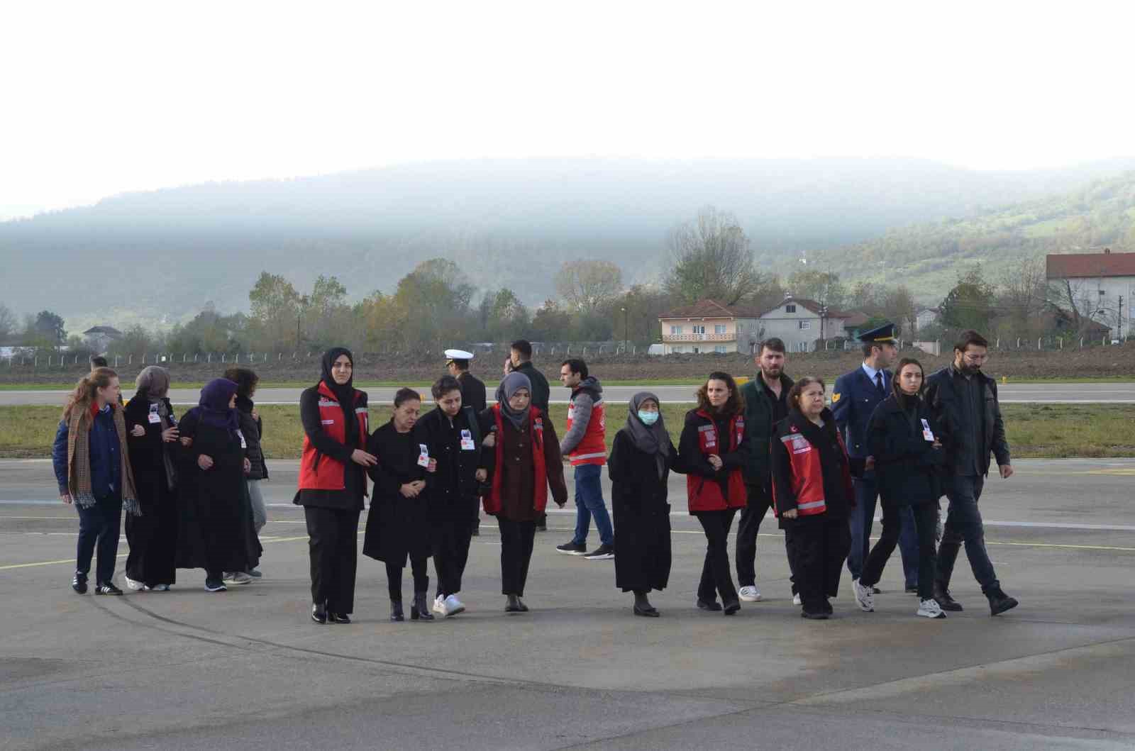 sehit nuri ozcanin naasi zonguldak havalimaninda karsilandi 5 RNr4pNyz