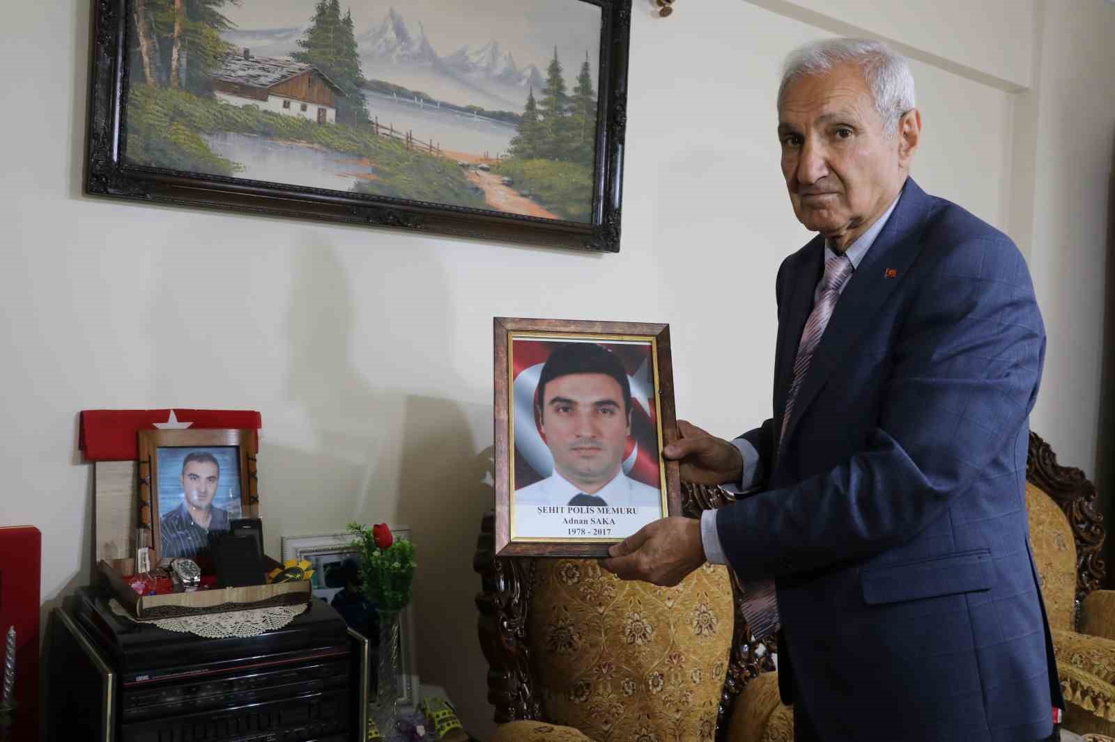 Şehit oğlunun adını 14 bin kitaplık kütüphaneyle yaşatacak 6 sehit oglunun adini 14 bin kitaplik kutuphaneyle yasatacak 2 lzQh5YeA