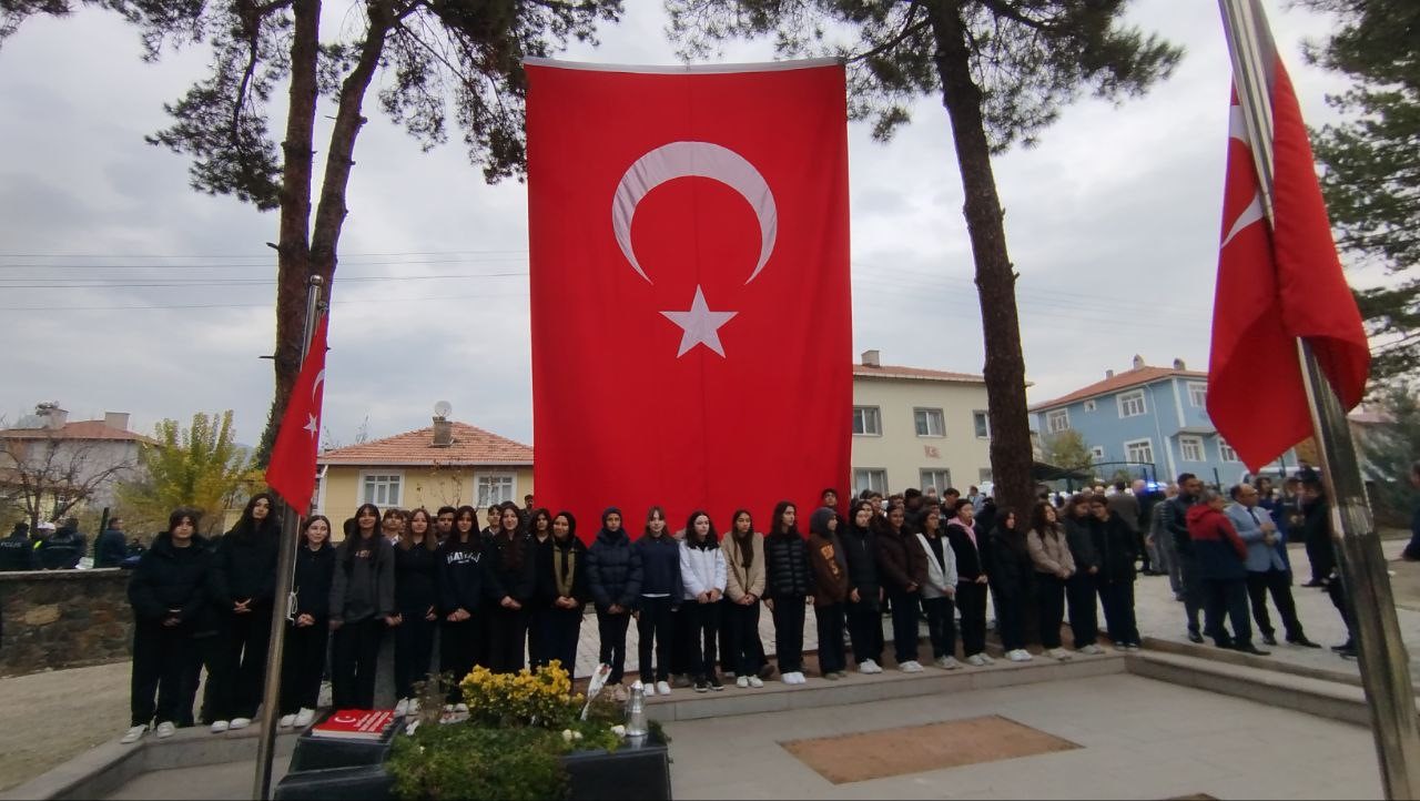 sehit ogretmen aybuke yalcin kabri basinda dualarla anildi 2 YQidnNO1