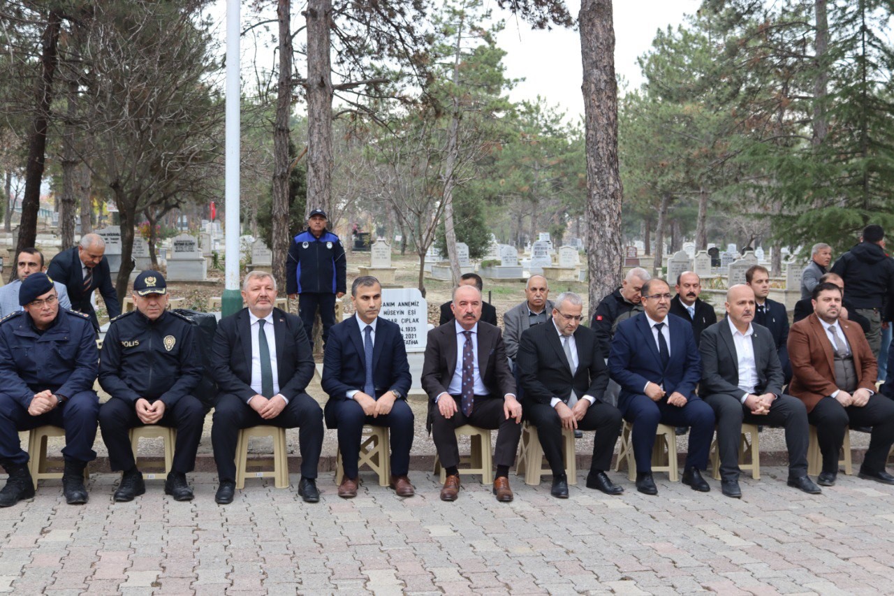 sehit ogretmen aybuke yalcin kabri basinda dualarla anildi 4 j7mgTc98