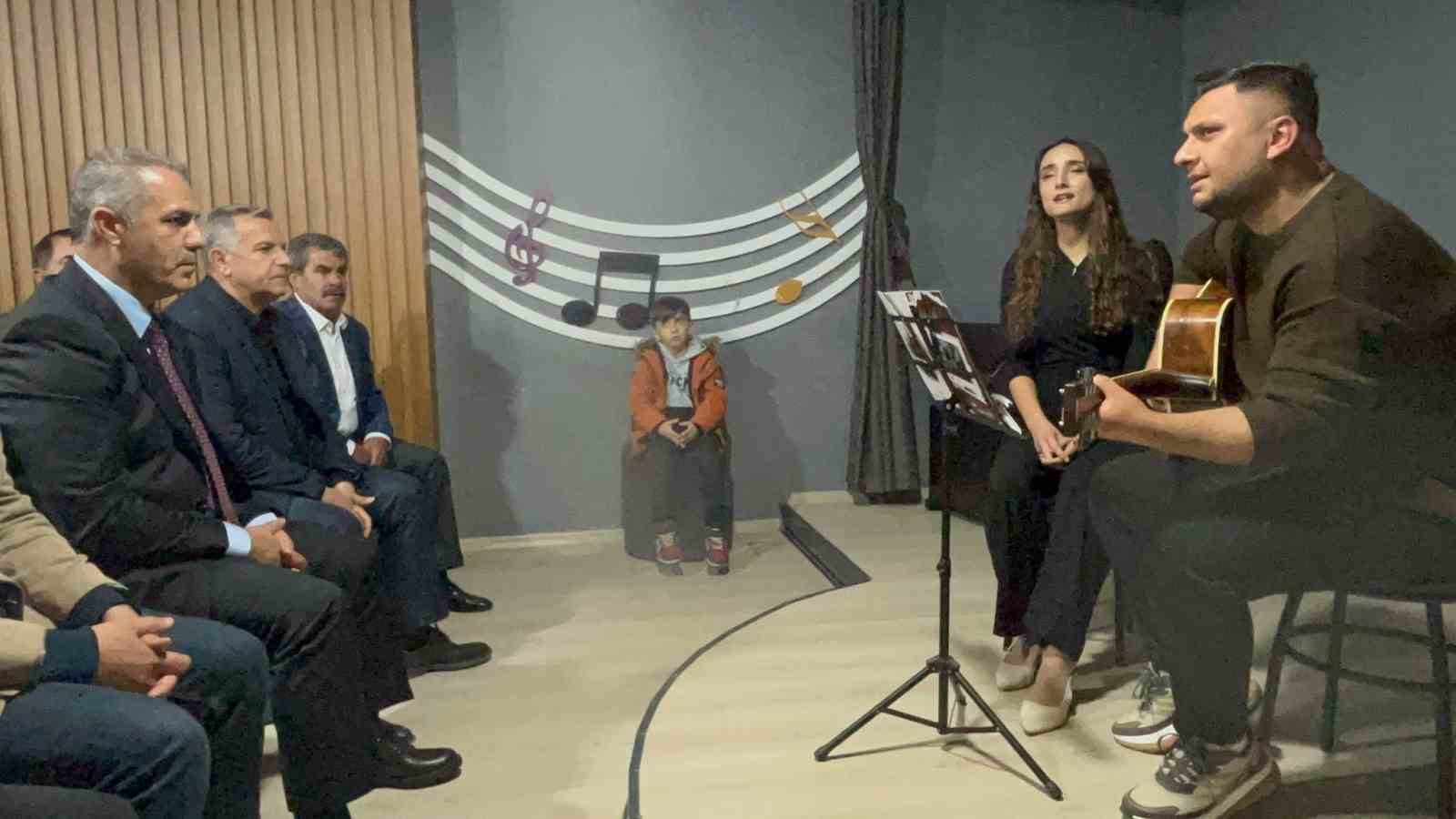 sehit ogretmen aybuke yalcin vuruldugu yerde anildi 10 t9BqvHJm