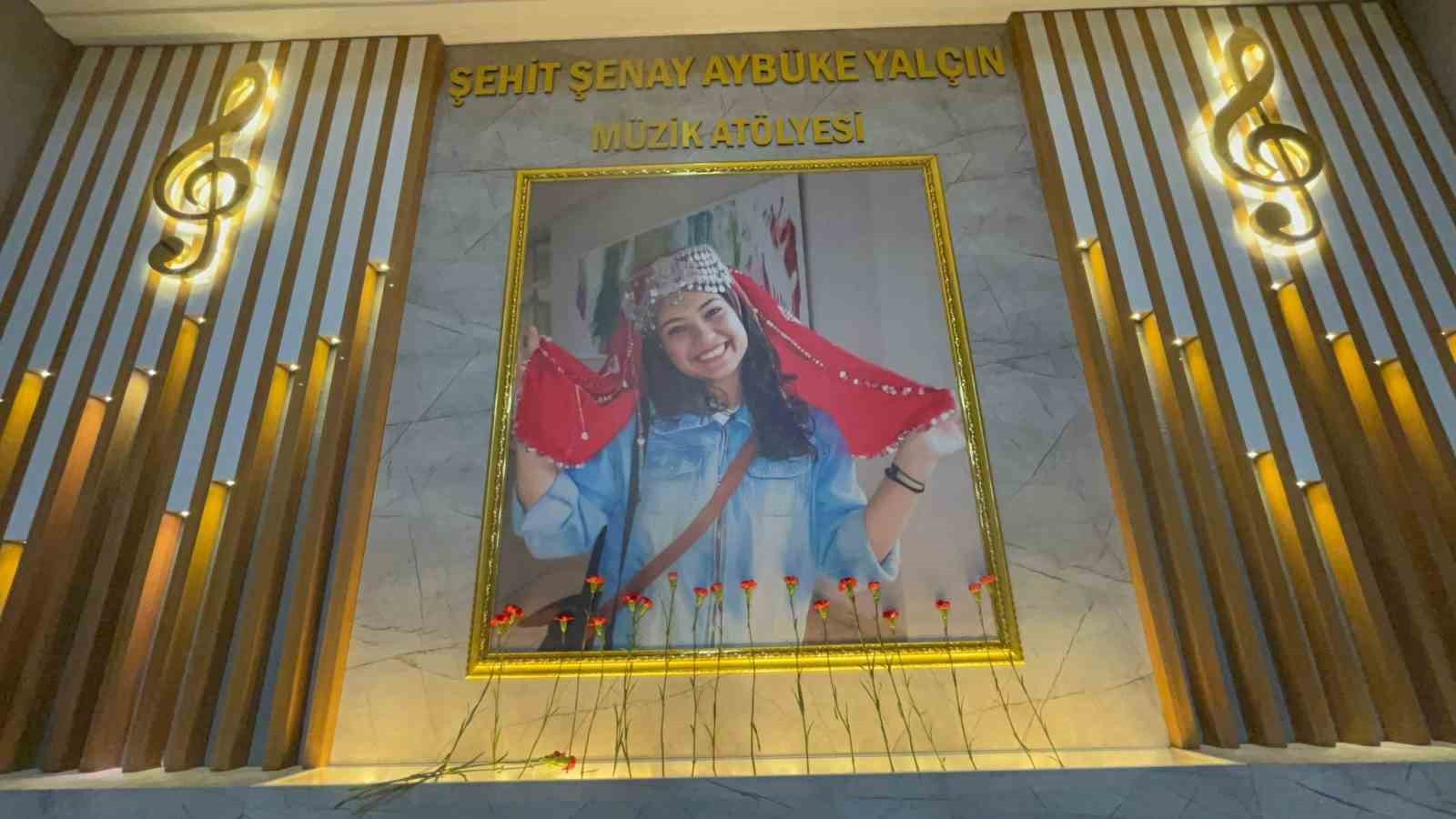 sehit ogretmen aybuke yalcin vuruldugu yerde anildi 2 nnXUH56r