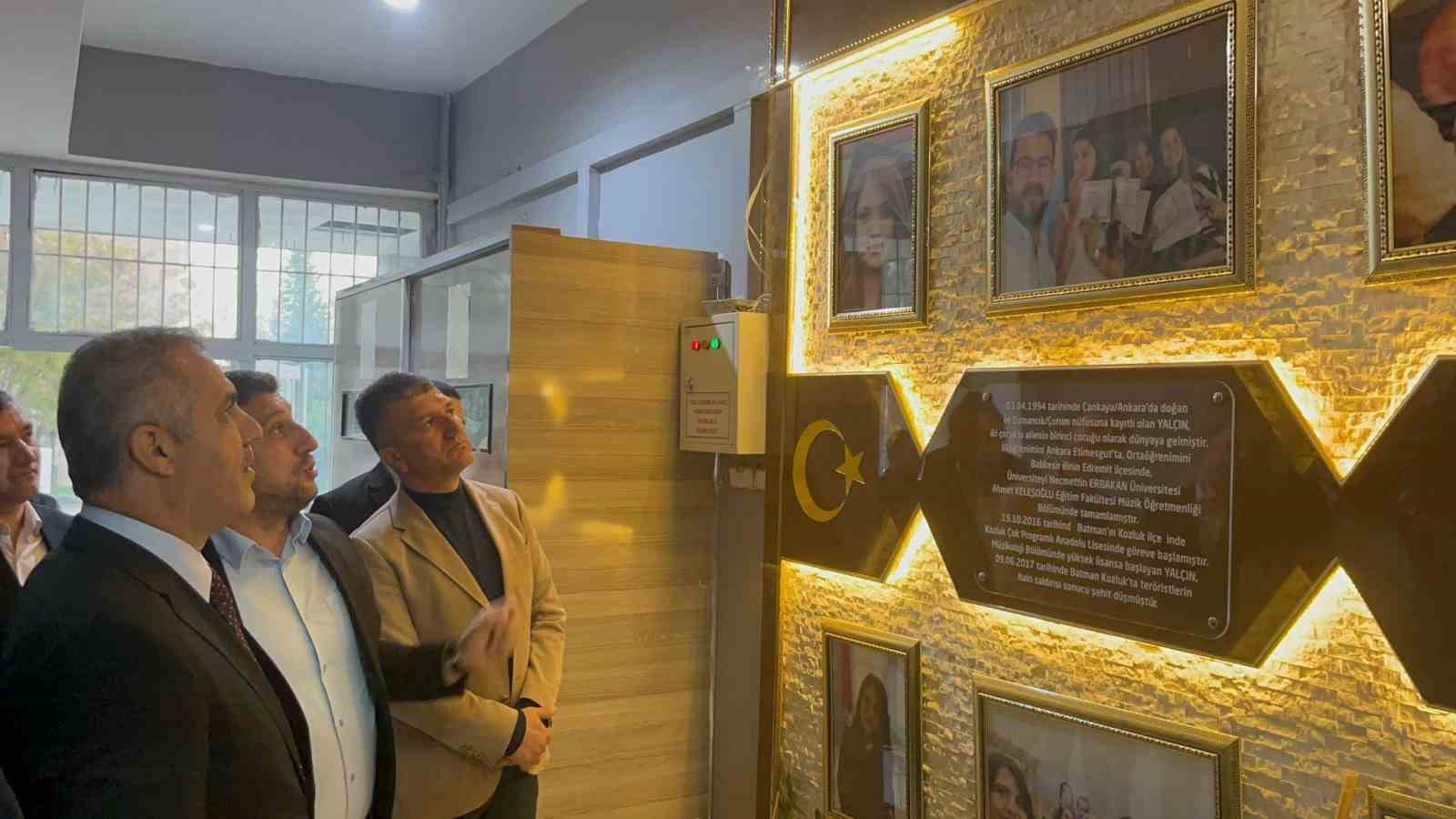 sehit ogretmen aybuke yalcin vuruldugu yerde anildi 7 FEht1ODz