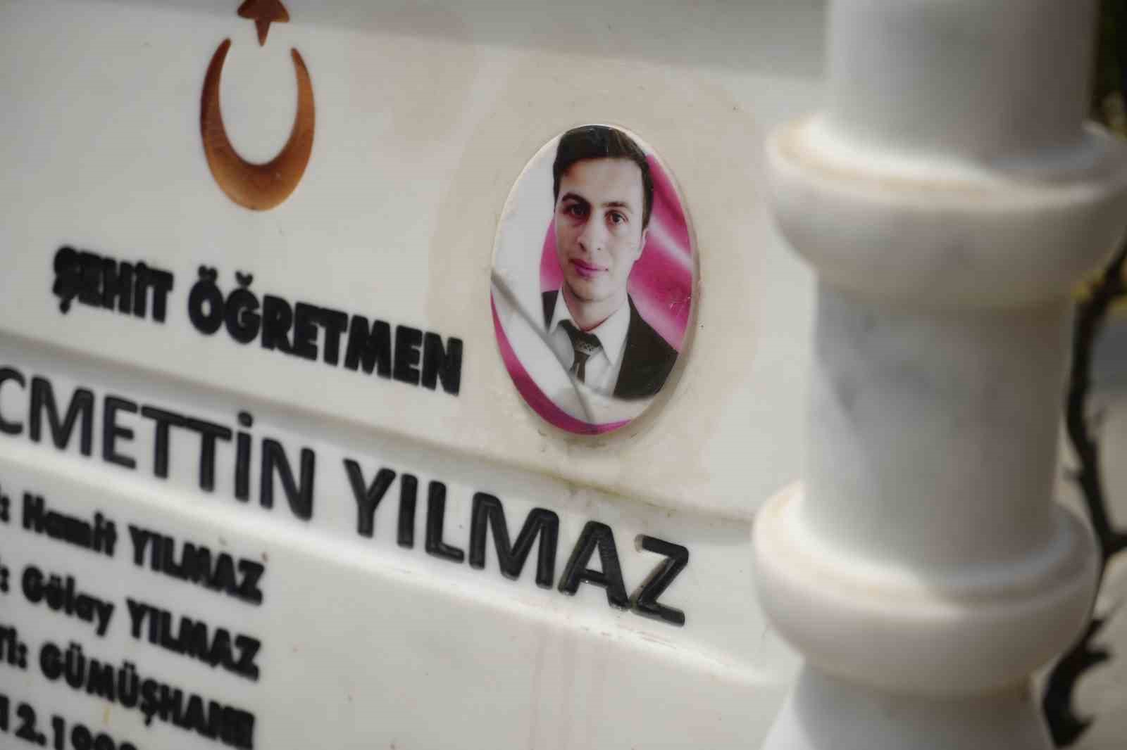 sehit ogretmen necmettin yilmaz sehadetinin 9 yilinda kabri basinda anildi 0 57RqDCW3