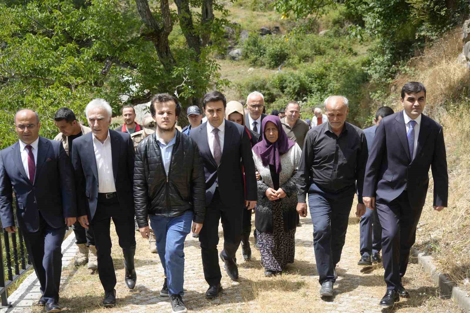 sehit ogretmen necmettin yilmaz sehadetinin 9 yilinda kabri basinda anildi 1 IBC3QThb