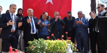 sehit-ogretmen-senay-aybuke-yalcin-sehadetinin-9-yil-donumunde-kabri-basinda-anildi-gVeNGYdM.jpg