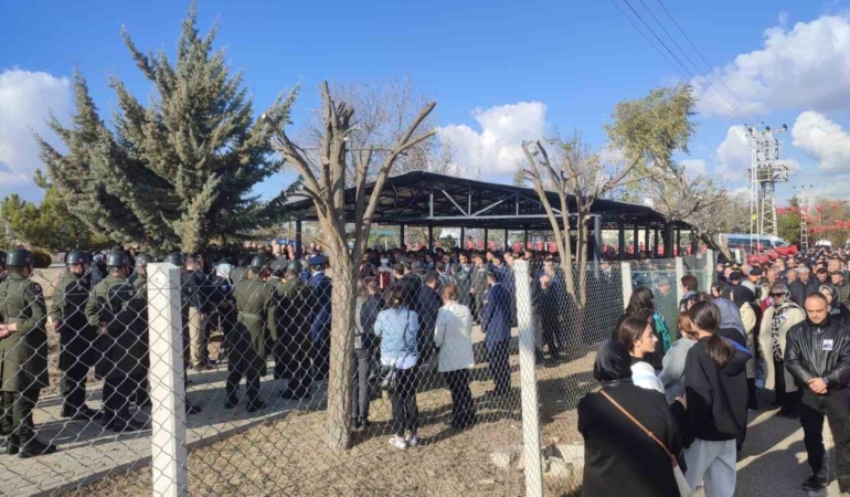 sehit-pilot-ustegmen-cuneyt-kandemir-ankarada-son-yolculuguna-ugurlandi-sUD7tMXq.jpg