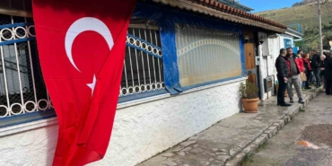 sehit-pilotun-izmirdeki-evinde-yas-2WAcxEsR.jpg