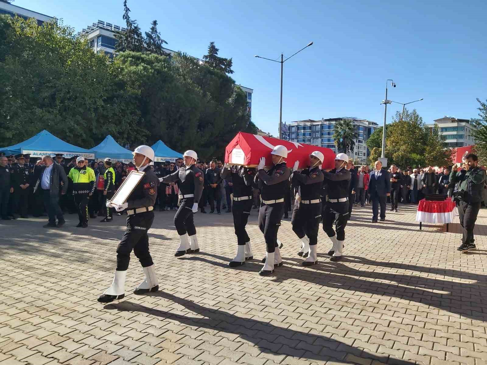 sehit polis memuru gorev yaptigi ilceden ugurlandi 3
