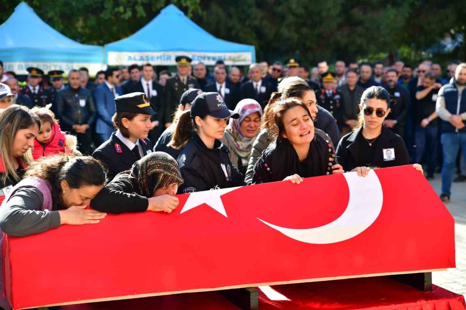 sehit polis memuru gorev yaptigi ilceden ugurlandi 8 Zm5Dl5YU