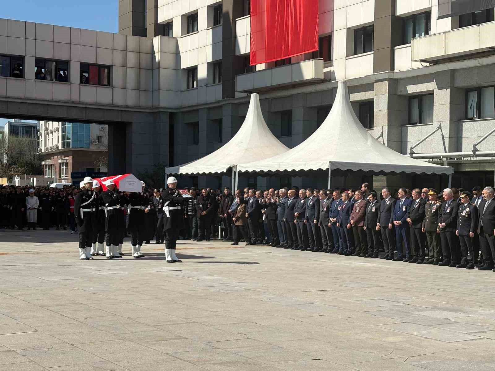 sehit polis memuru seckin yalcin icin emniyette toren duzenlendi 2 dlFULYkk