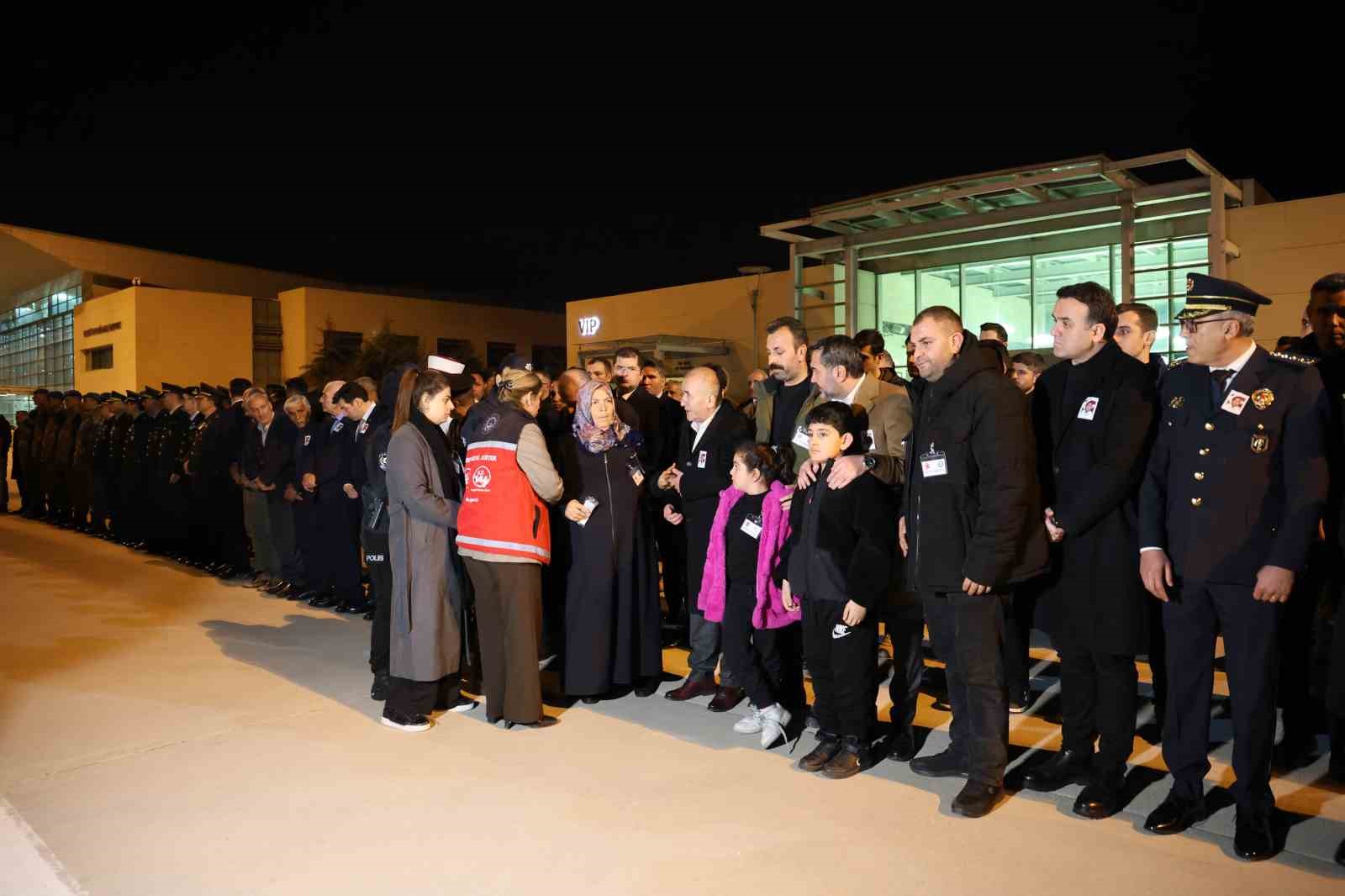 sehit polis memuru seckin yalcin memleketi elazigda torenle karsilandi 4 yPmQOuKm